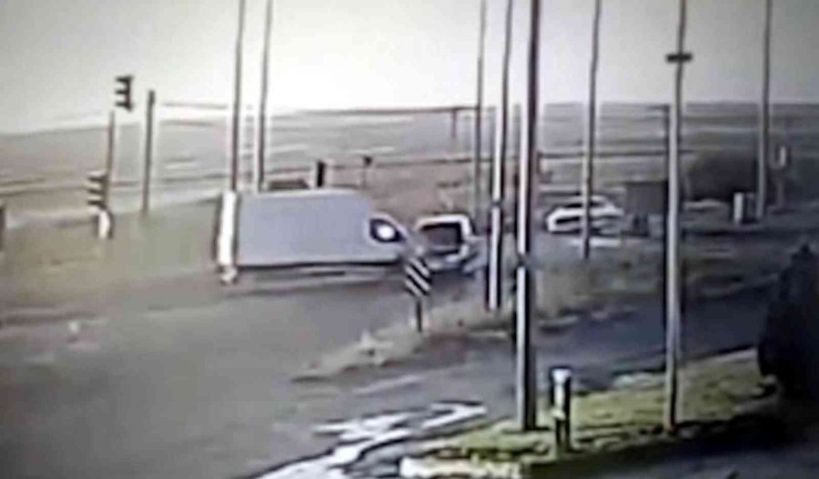 Kardeşleri Ayıran Kaza Güvenlik Kamerasında