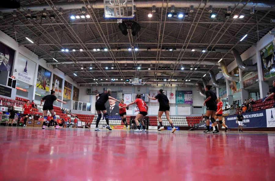 Kadın Hentbolcuların Hedefi Süper Kupa