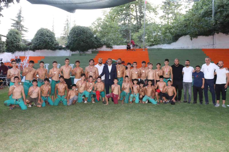 Toroslar’da Karakucak Güreşleri Yoğun İlgi Gördü