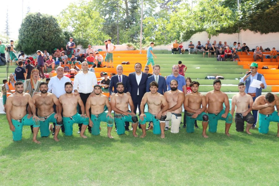 Toroslar’da Karakucak Güreşleri Yoğun İlgi Gördü