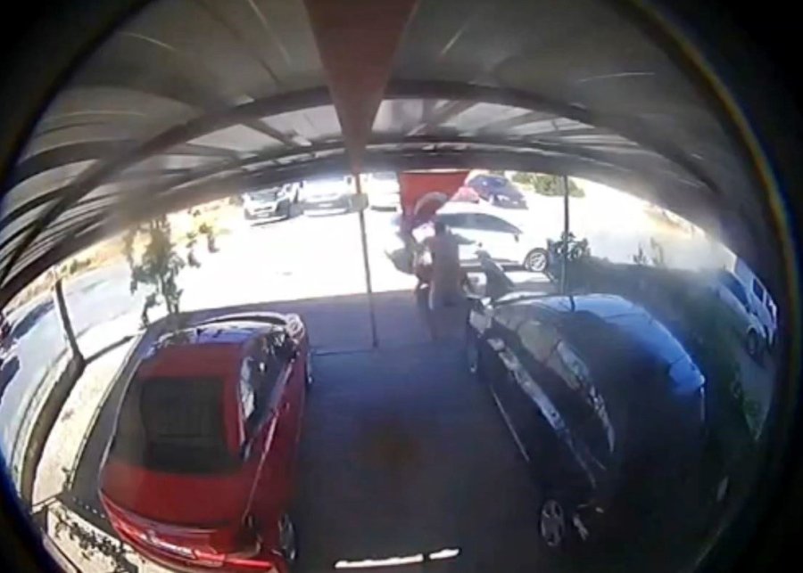 Motosikletini Çalmaya Çalışan Şüpheliyi Yakalamak İçin Adeta Uçtu