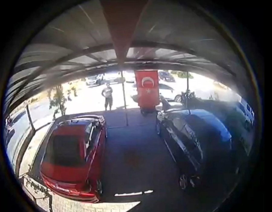 Motosikletini Çalmaya Çalışan Şüpheliyi Yakalamak İçin Adeta Uçtu