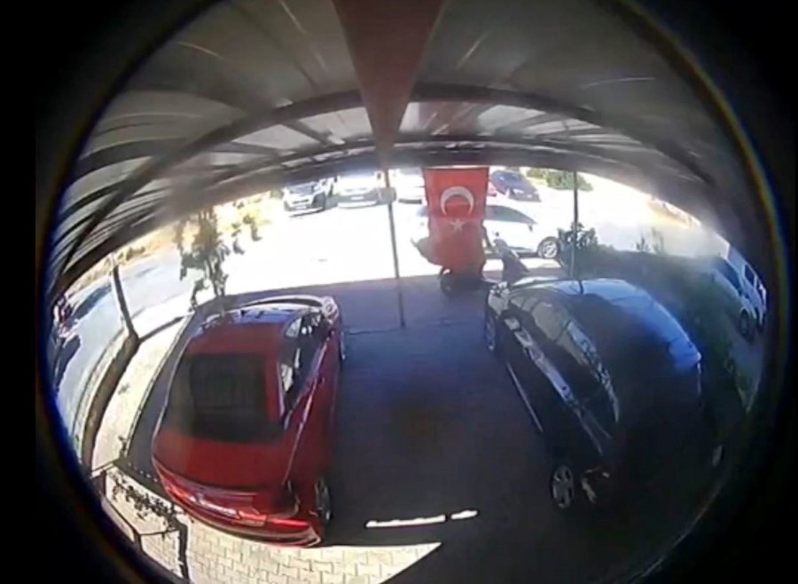 Motosikletini Çalmaya Çalışan Şüpheliyi Yakalamak İçin Adeta Uçtu