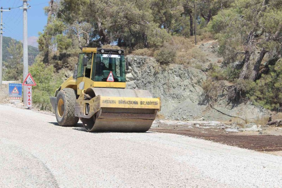 Kumluca Ortaköy’de 6 Mahalleyi Bağlayan Grup Yolu Asfaltlanıyor