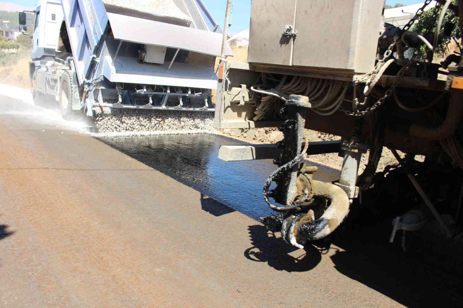 Kumluca Ortaköy’de 6 Mahalleyi Bağlayan Grup Yolu Asfaltlanıyor