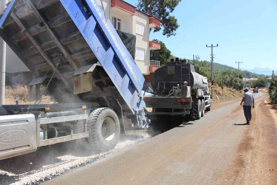 Kumluca Ortaköy’de 6 Mahalleyi Bağlayan Grup Yolu Asfaltlanıyor