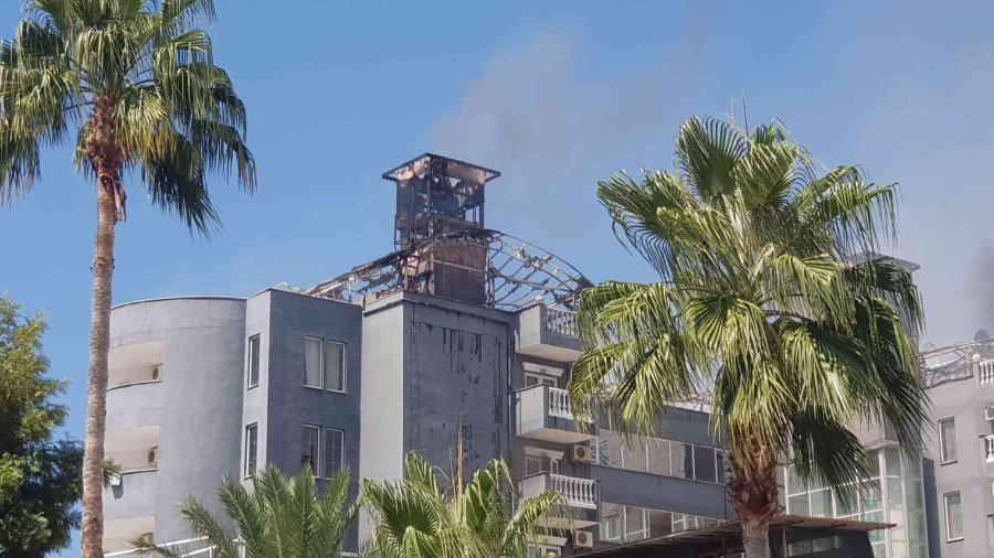 Alanya’da Korkutan Otel Yangını Söndürüldü
