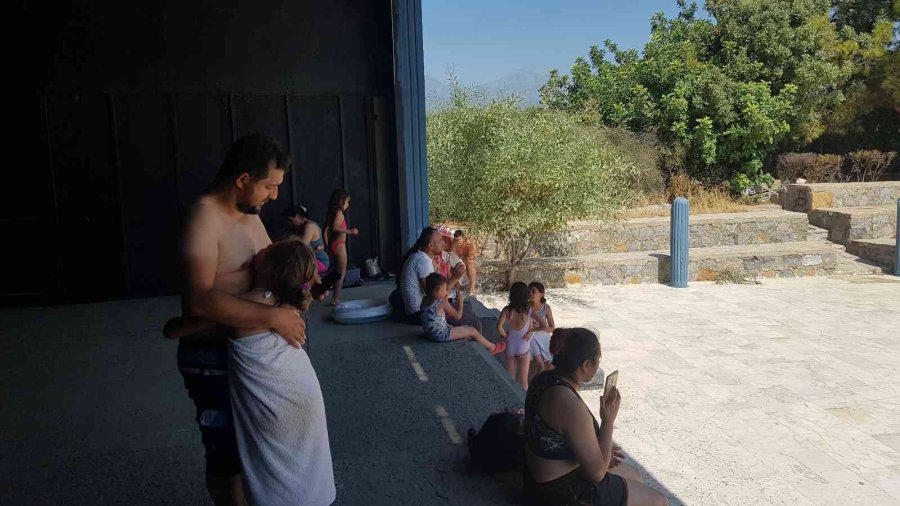 Alanya’da Korkutan Otel Yangını