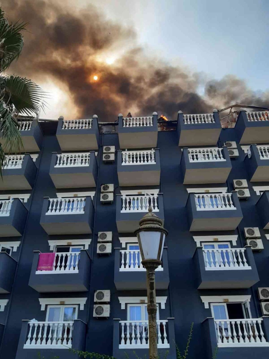 Alanya’da Korkutan Otel Yangını