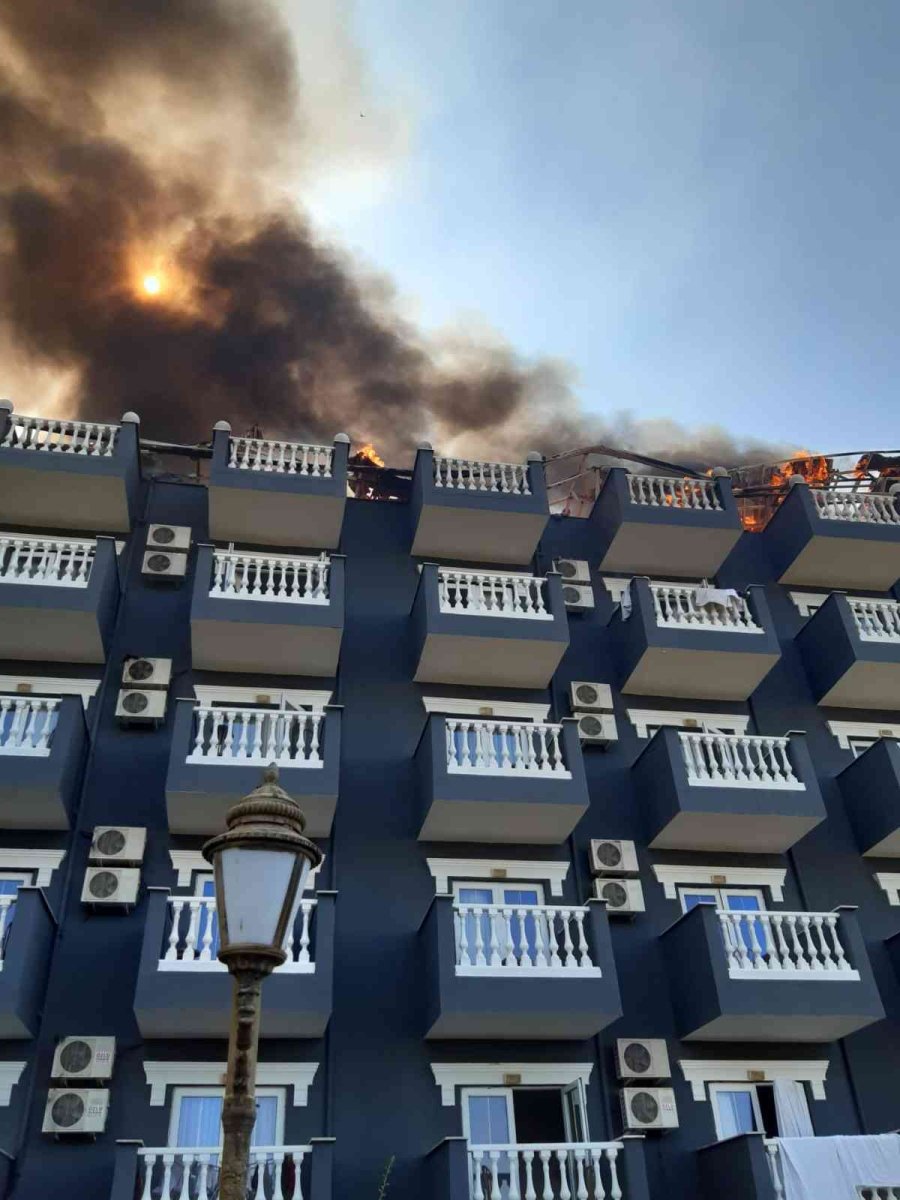 Alanya’da Korkutan Otel Yangını