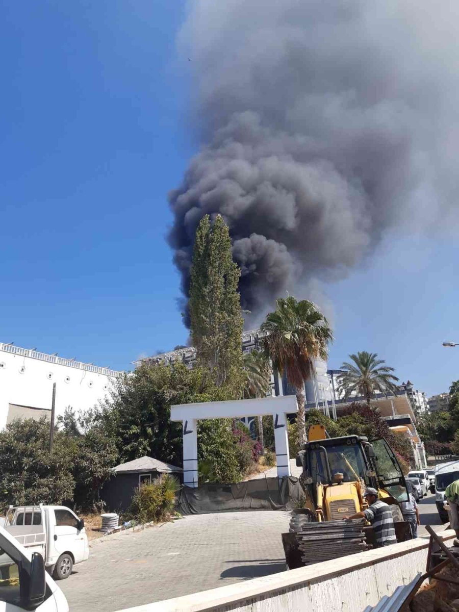 Alanya’da Korkutan Otel Yangını