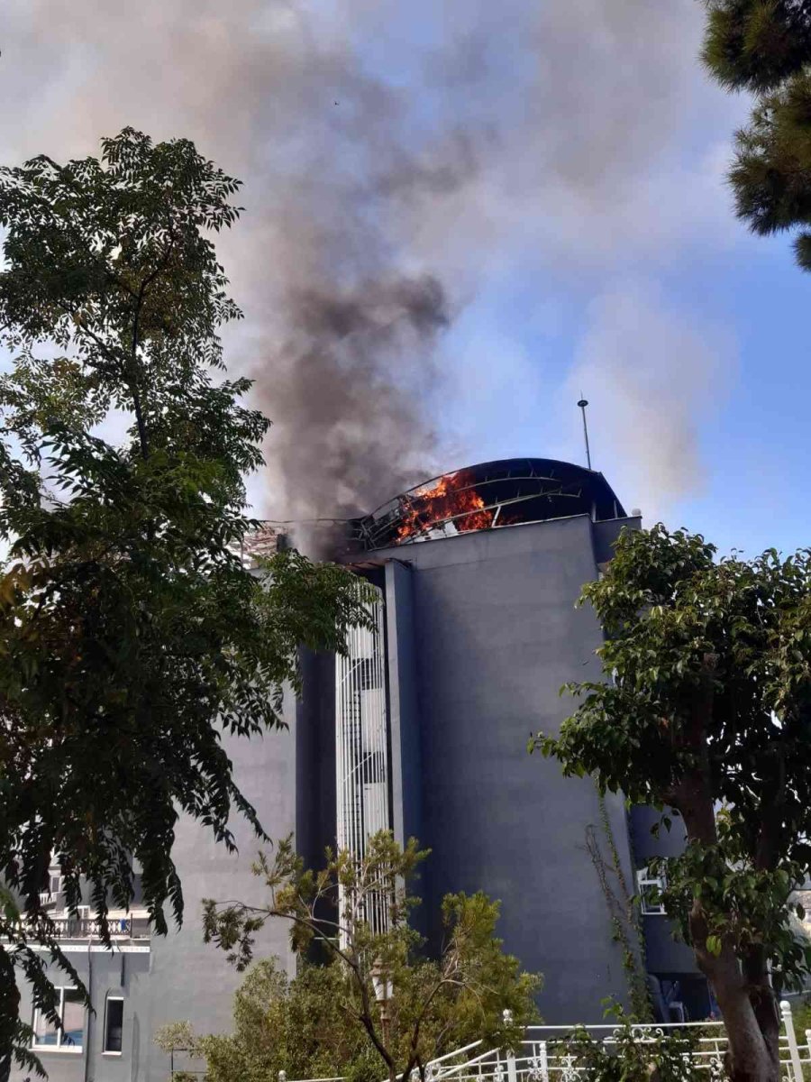 Alanya’da Korkutan Otel Yangını