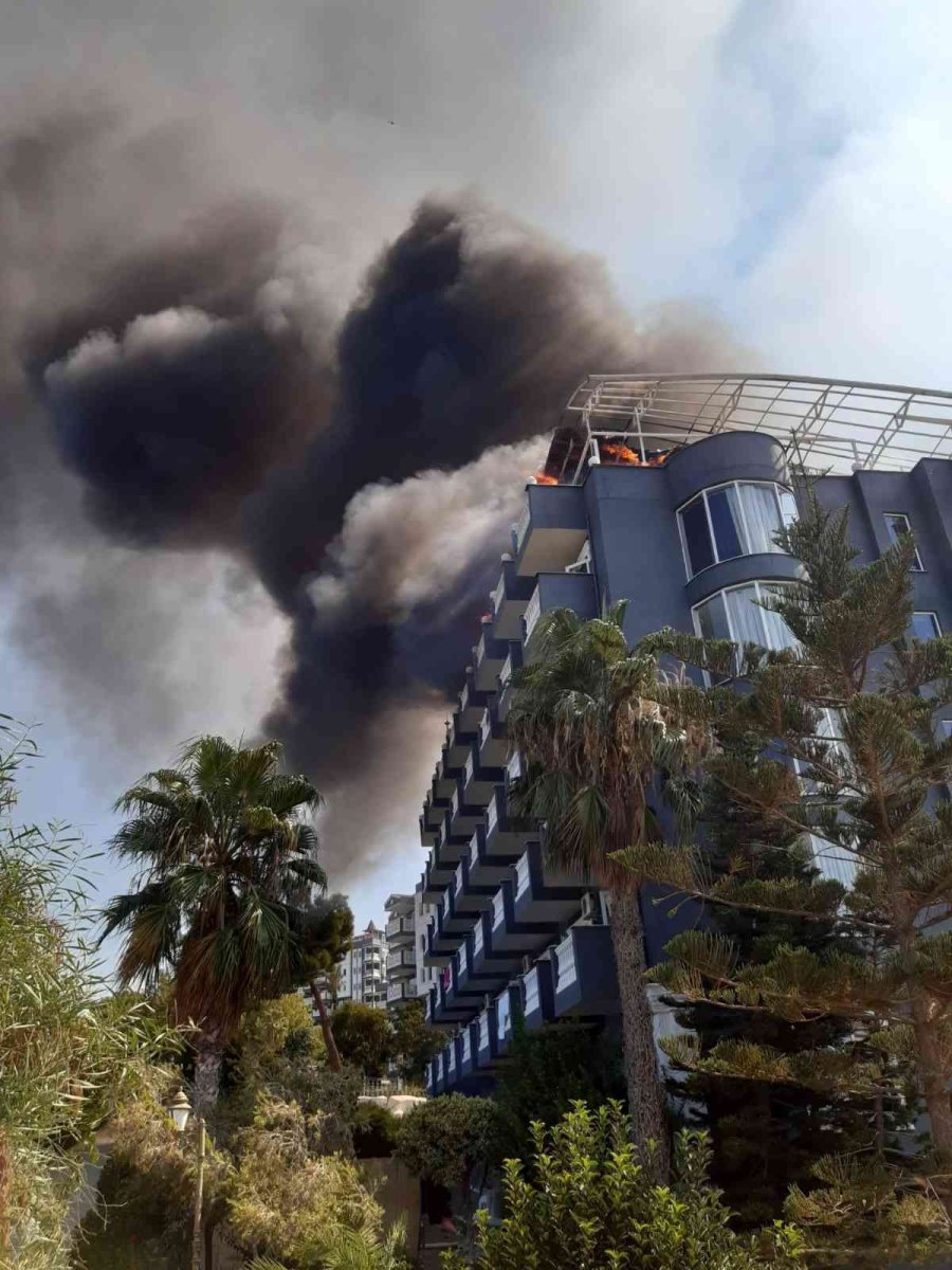 Alanya’da Korkutan Otel Yangını