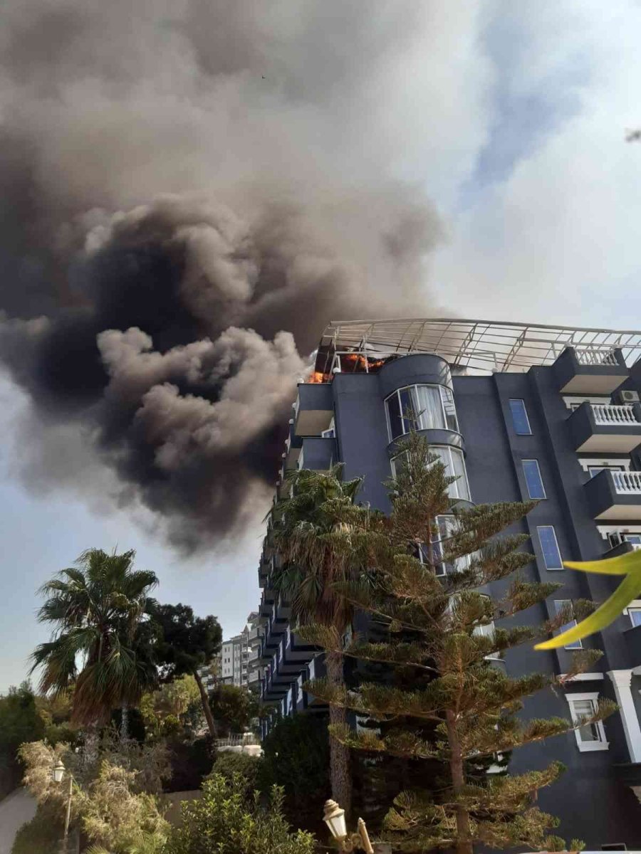 Alanya’da Korkutan Otel Yangını