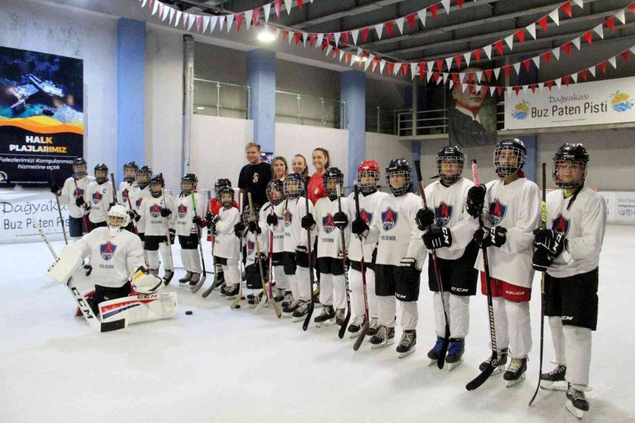 Antalya’nın Tek Buz Hokeyi Takımı Sezona Hazırlanıyor
