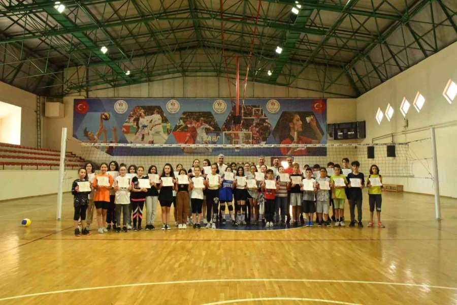 Yüzme Ve Voleybolda Katılım Sertifika Töreni Gerçekleştirildi