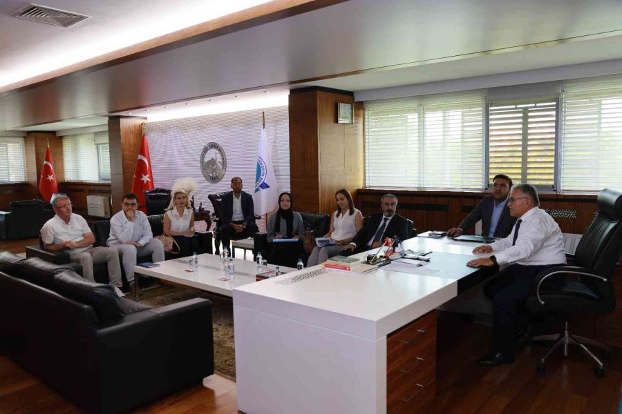 Başkan Büyükkılıç’tan Raylı Sistem Toplantısı