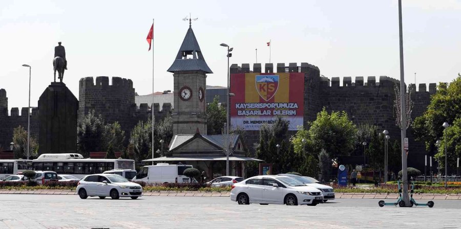 Başkan Büyükkılıç’tan Şehrin Takımına “pankartlı” Destek