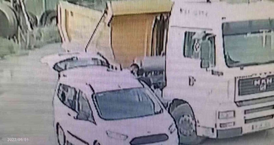 Güpegündüz Tırdan Mazot Hırsızlığı Kameraya Yansıdı