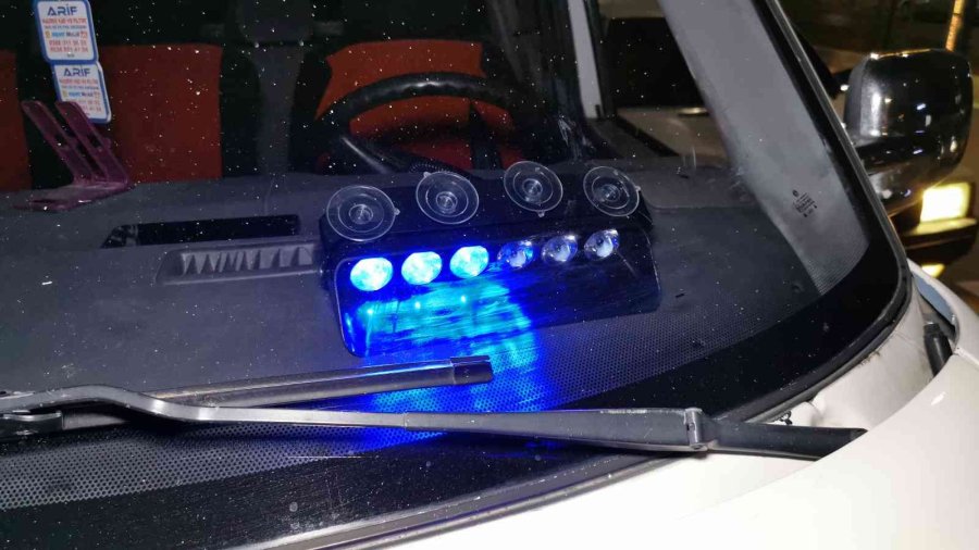 Çakarlı Araçla Yakalandı, “abartıyorsunuz, Vatan Haini Miyim?” Dedi