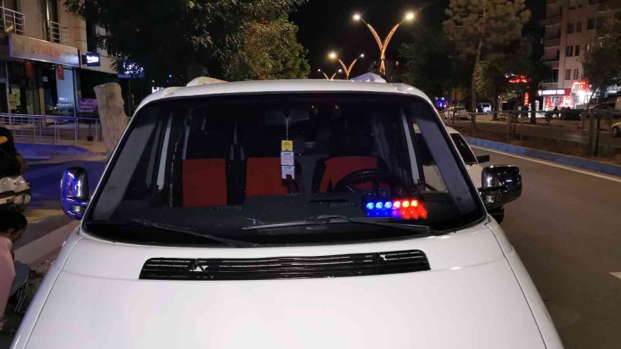 Çakarlı Araçla Yakalandı, “abartıyorsunuz, Vatan Haini Miyim?” Dedi