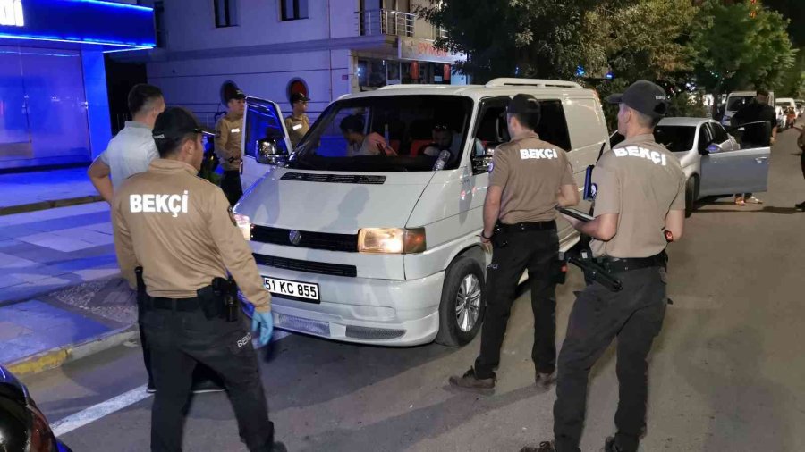 Çakarlı Araçla Yakalandı, “abartıyorsunuz, Vatan Haini Miyim?” Dedi