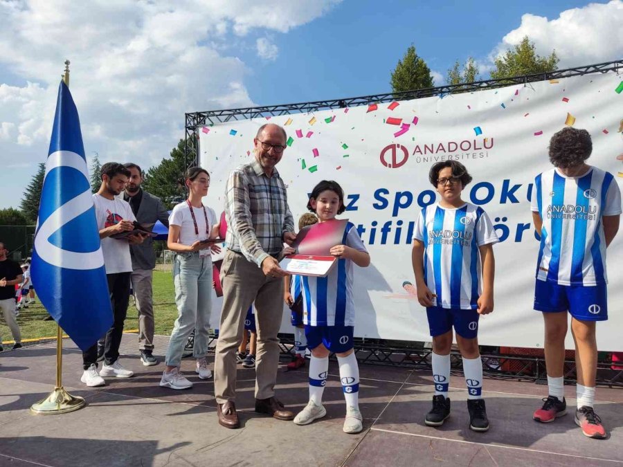 Anadolu Üniversitesi’nde “yaz Spor Okulu Sertifika Töreni” Düzenlendi