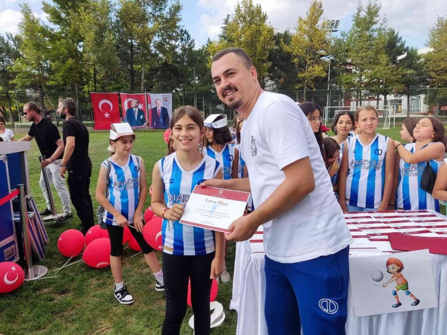 Anadolu Üniversitesi’nde “yaz Spor Okulu Sertifika Töreni” Düzenlendi