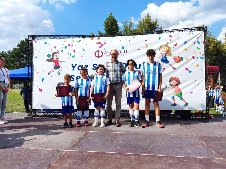Anadolu Üniversitesi’nde “yaz Spor Okulu Sertifika Töreni” Düzenlendi