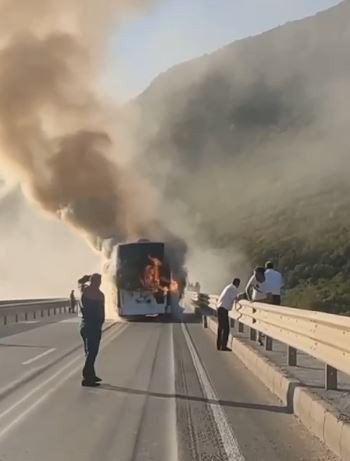 Yolcu Otobüsü Alev Alev Yandı