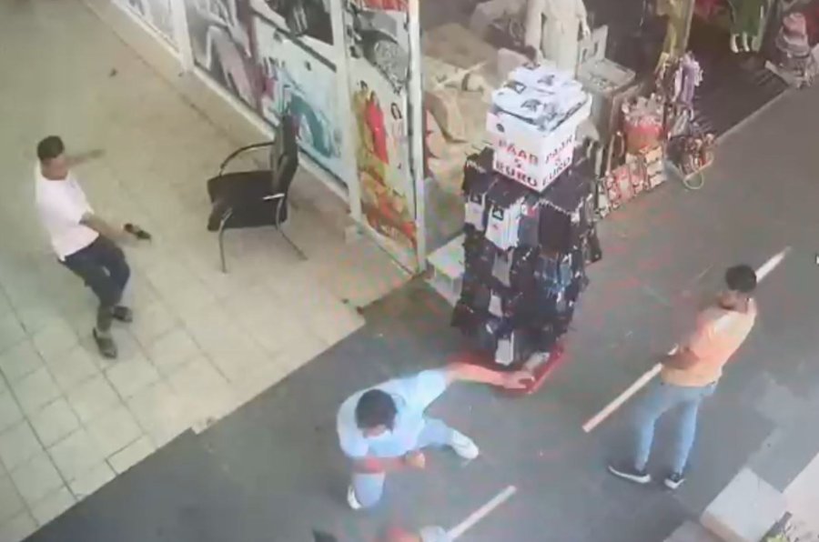 İşyeri Anlaşmazlığı Kavgasında Karşılıklı Silahlar Konuştu: 2 Yaralı