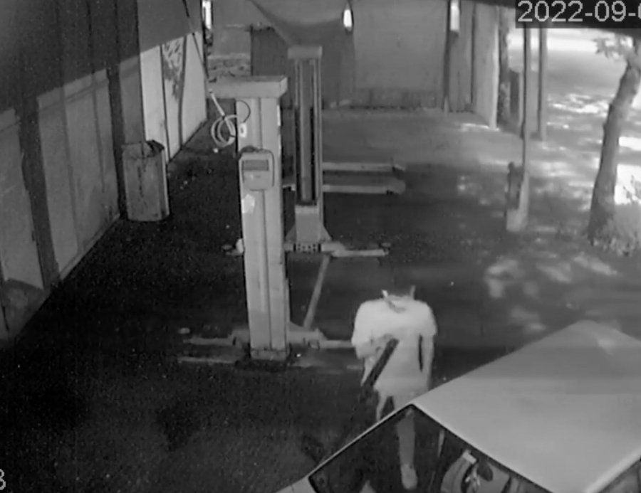 Otomobilleri Tek Tek Dolaştı, Tek Poşetle Geldiği Sanayi Çarşısından 4 Poşetle Çıktı