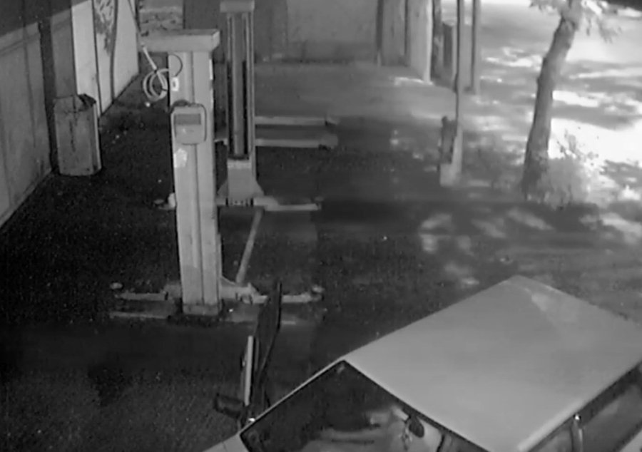 Otomobilleri Tek Tek Dolaştı, Tek Poşetle Geldiği Sanayi Çarşısından 4 Poşetle Çıktı