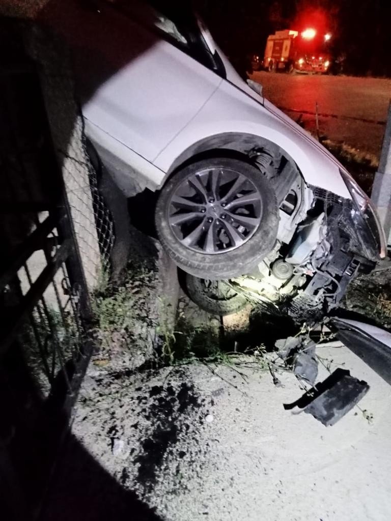 Kaza Yapan Sürücü Yaralandı