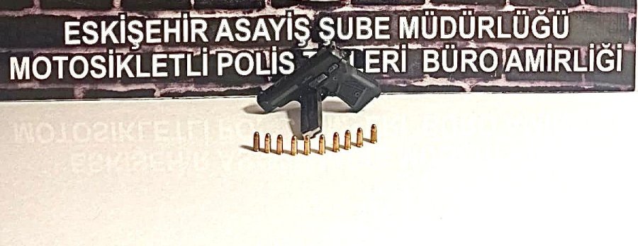 Şüpheli Şahıslardan Çalıntı Motosiklet Ve Tabanca Ele Geçirildi