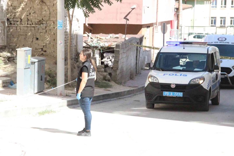 Sokak Ortasında Birbirlerine Silah Ve Bıçakla Saldırdılar