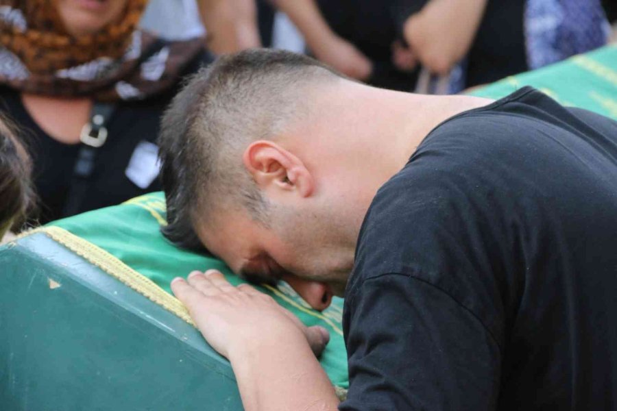 4,5 Yaşında Hayatını Kaybeden Ata’ya Gözyaşları Arasında Veda