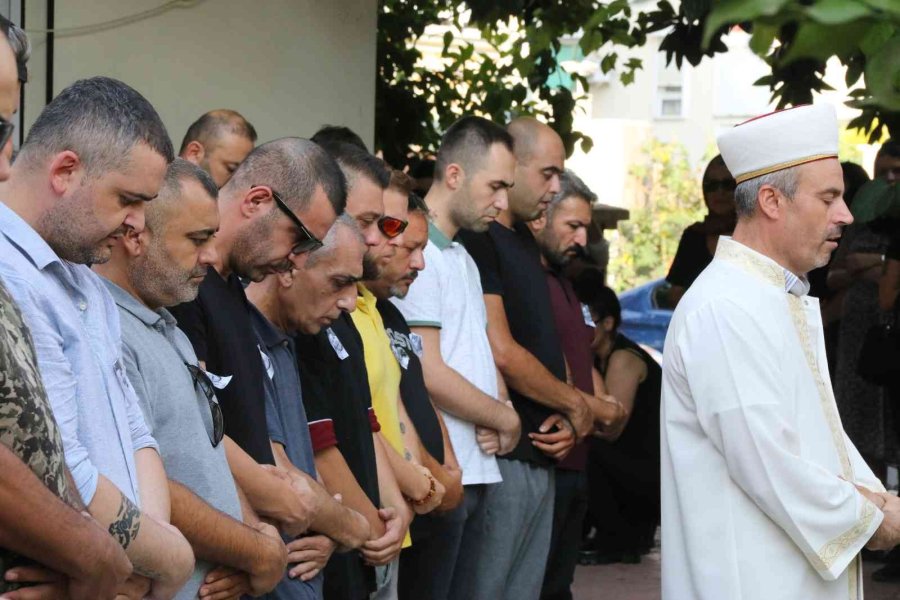 4,5 Yaşında Hayatını Kaybeden Ata’ya Gözyaşları Arasında Veda