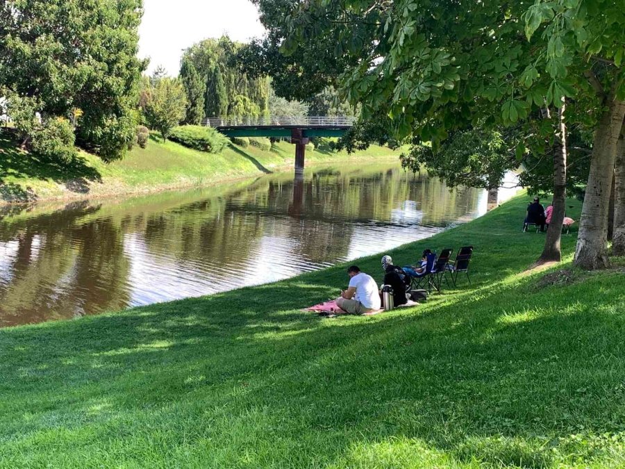 Sandalyesini Alan Kentpark’a Koştu