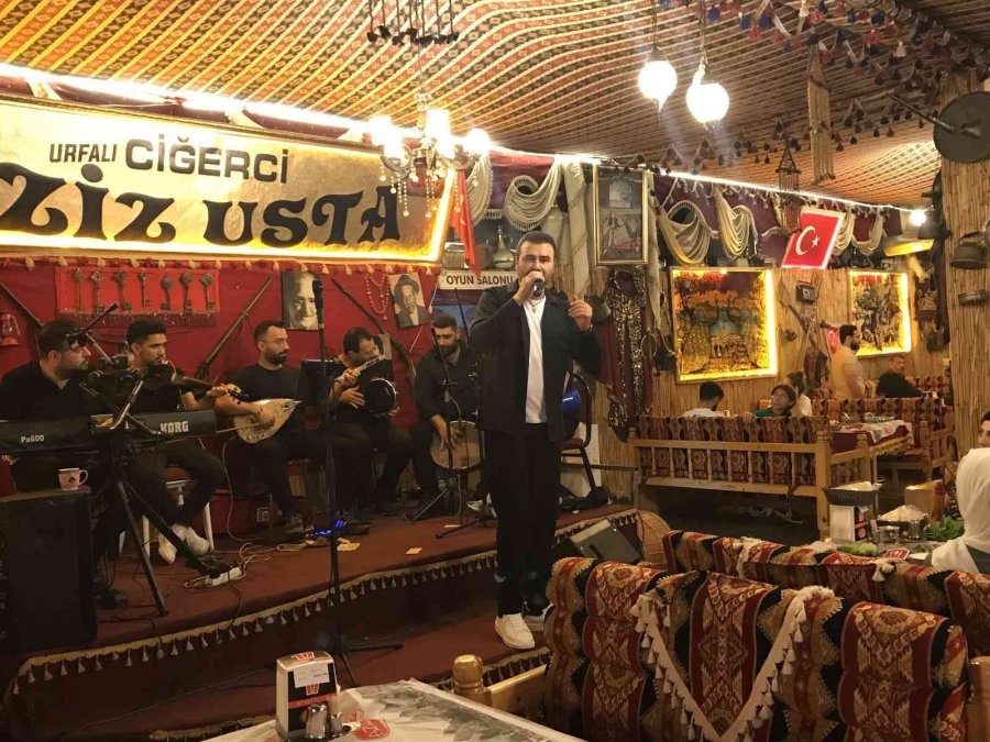 Şarkıcı Hüseyin Tatlı: "abim, ‘imparator’ Olma Özelliğini Akşam Sahneye Çıkarak Gösterdi"