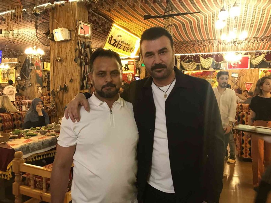 Şarkıcı Hüseyin Tatlı: "abim, ‘imparator’ Olma Özelliğini Akşam Sahneye Çıkarak Gösterdi"