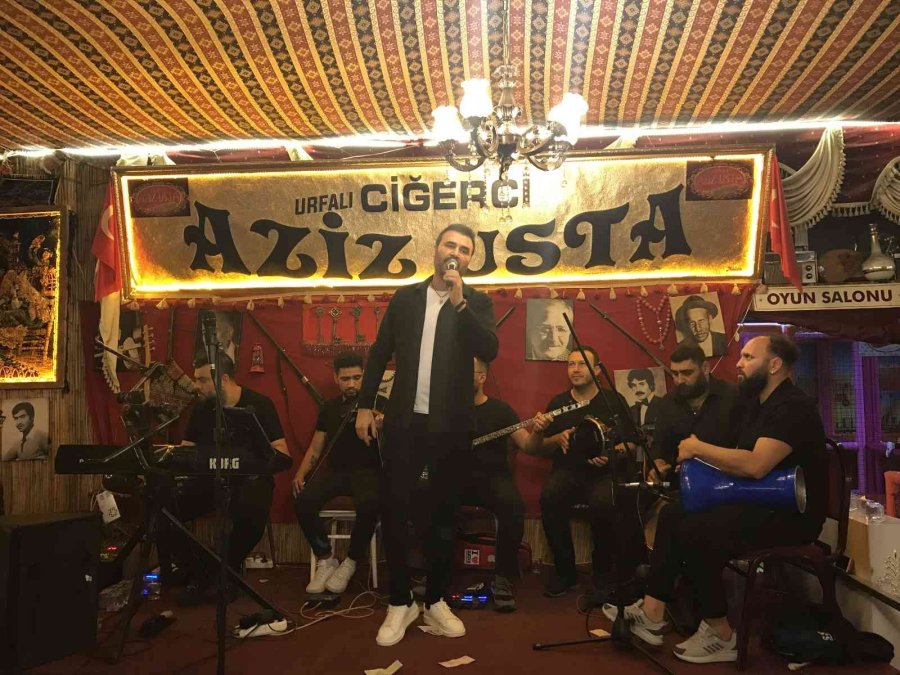 Şarkıcı Hüseyin Tatlı: "abim, ‘imparator’ Olma Özelliğini Akşam Sahneye Çıkarak Gösterdi"