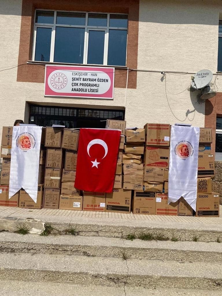 İstanbul Eskişehirliler Derneği’nden 2 Bin Kitap Desteği