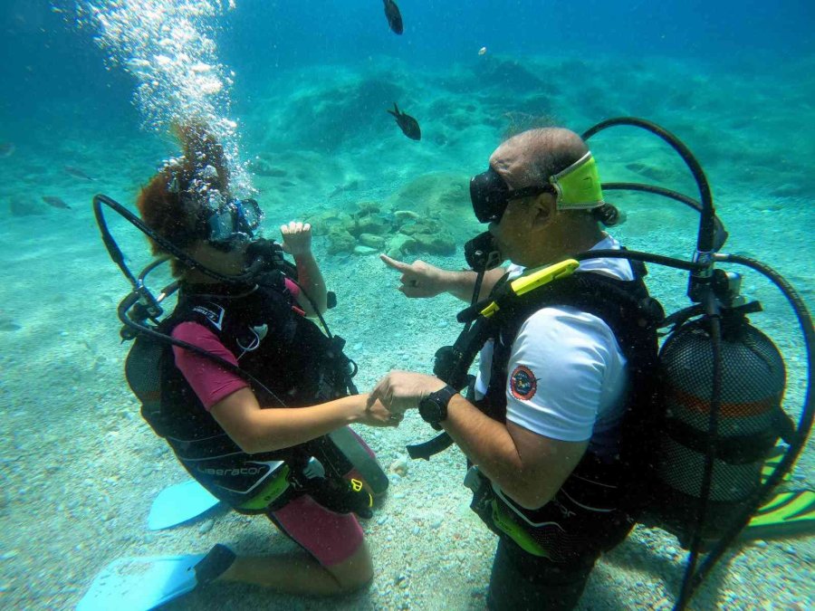 Akdeniz’in Su Altı Dünyasını Keşfediyorlar