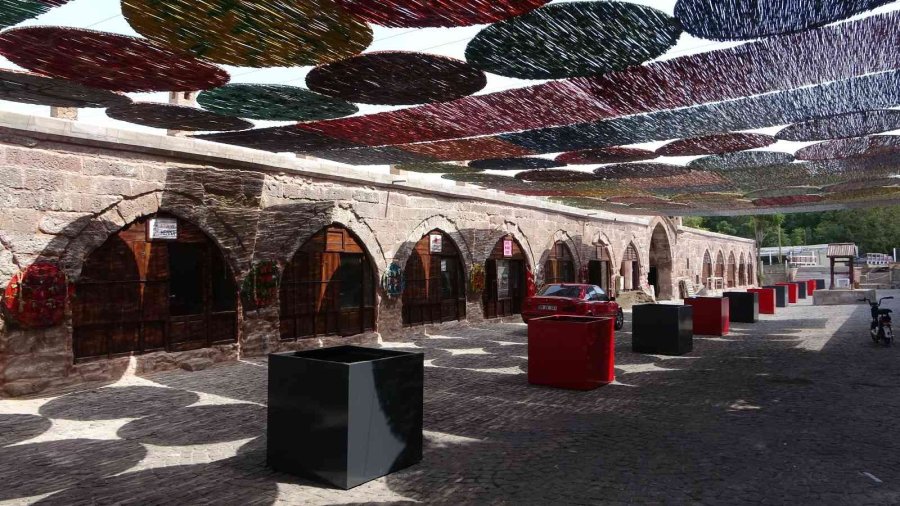 3.5 Asırlık Çarşı ’çiçek’ Açtı