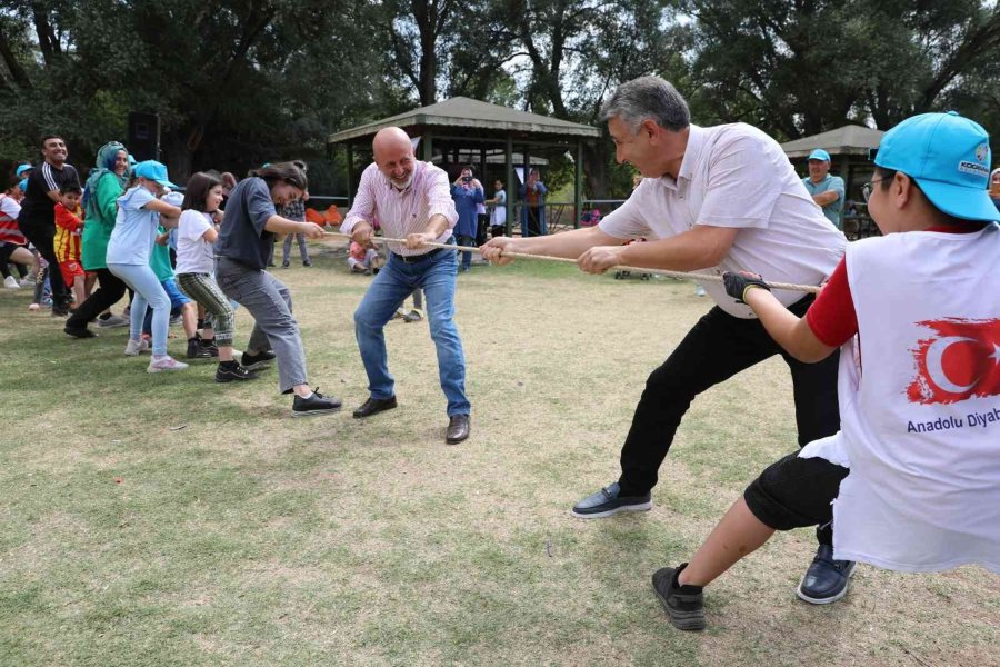 Başkan Çolakbayrakdar’dan Diyabetli Çocuklara İğnesiz Sensörlü Ölçüm Cihazı