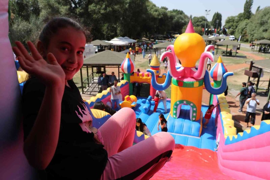 Başkan Çolakbayrakdar’dan Diyabetli Çocuklara İğnesiz Sensörlü Ölçüm Cihazı