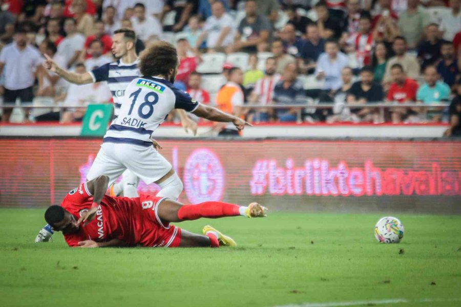 Spor Toto Süper Lig: Antalyaspor: 0 - Kasımpaşa: 1 (ilk Yarı)