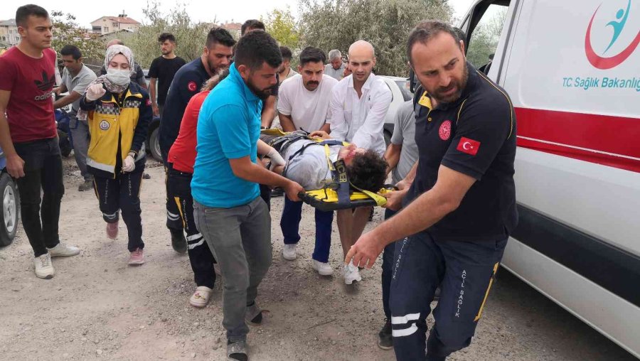 Aday Sürücü Park Halindeki 3 Araca Çarptı: 1 Ağır Yaralı