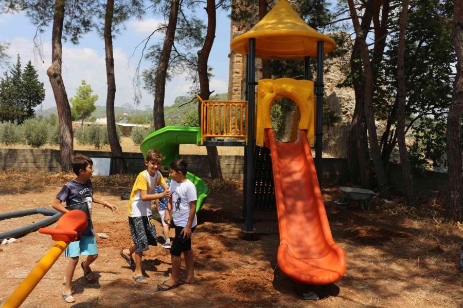 Büyükşehir’den Serik’in 3 Mahallesine Oyun Parkı